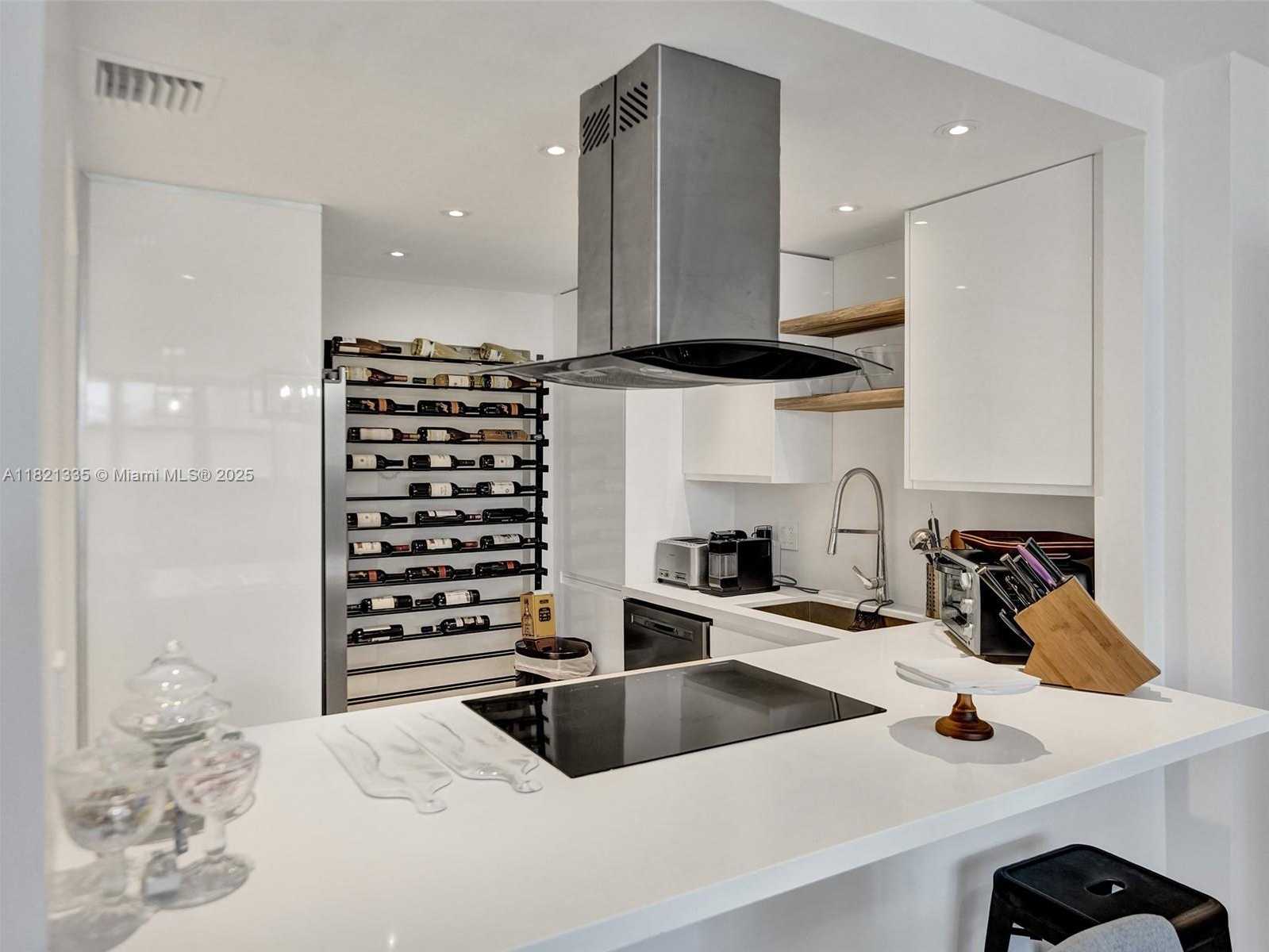 Small Image of 1825 SOUTH OCEAN DR #210, Hallandale Beach Number 10