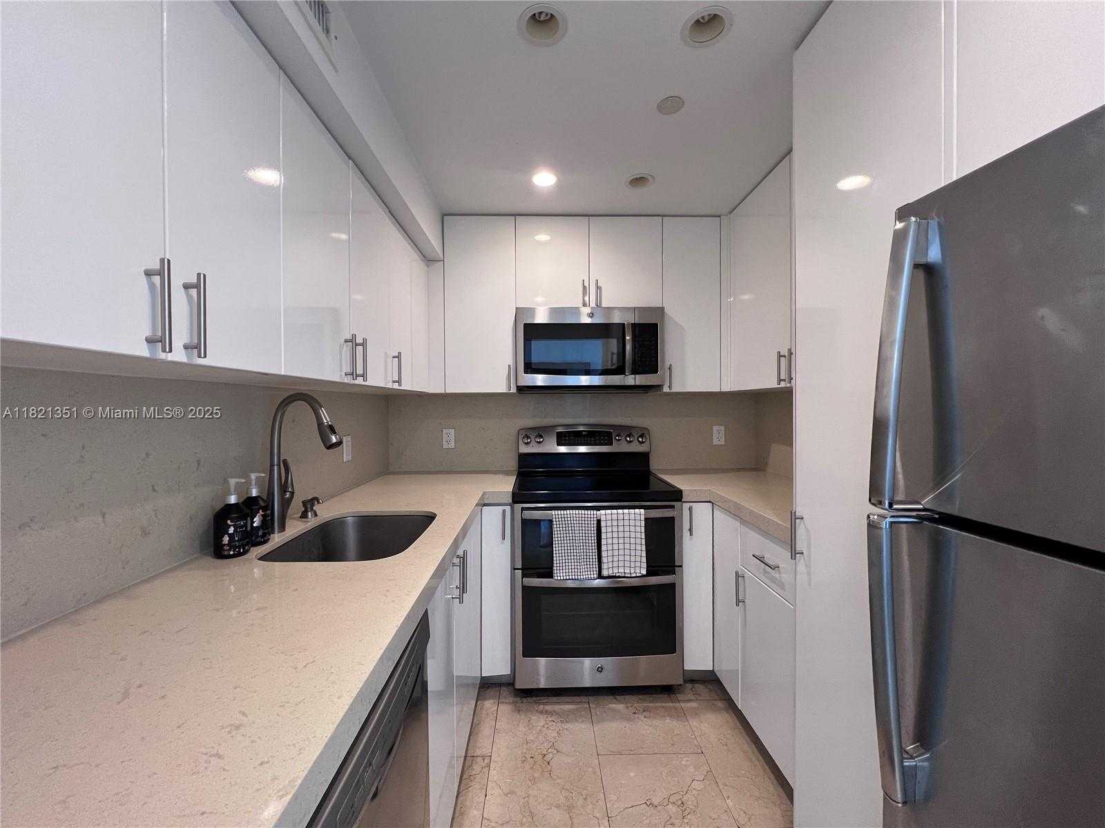 Small Image of 1000 WEST AVE #526, Miami Beach Number 10