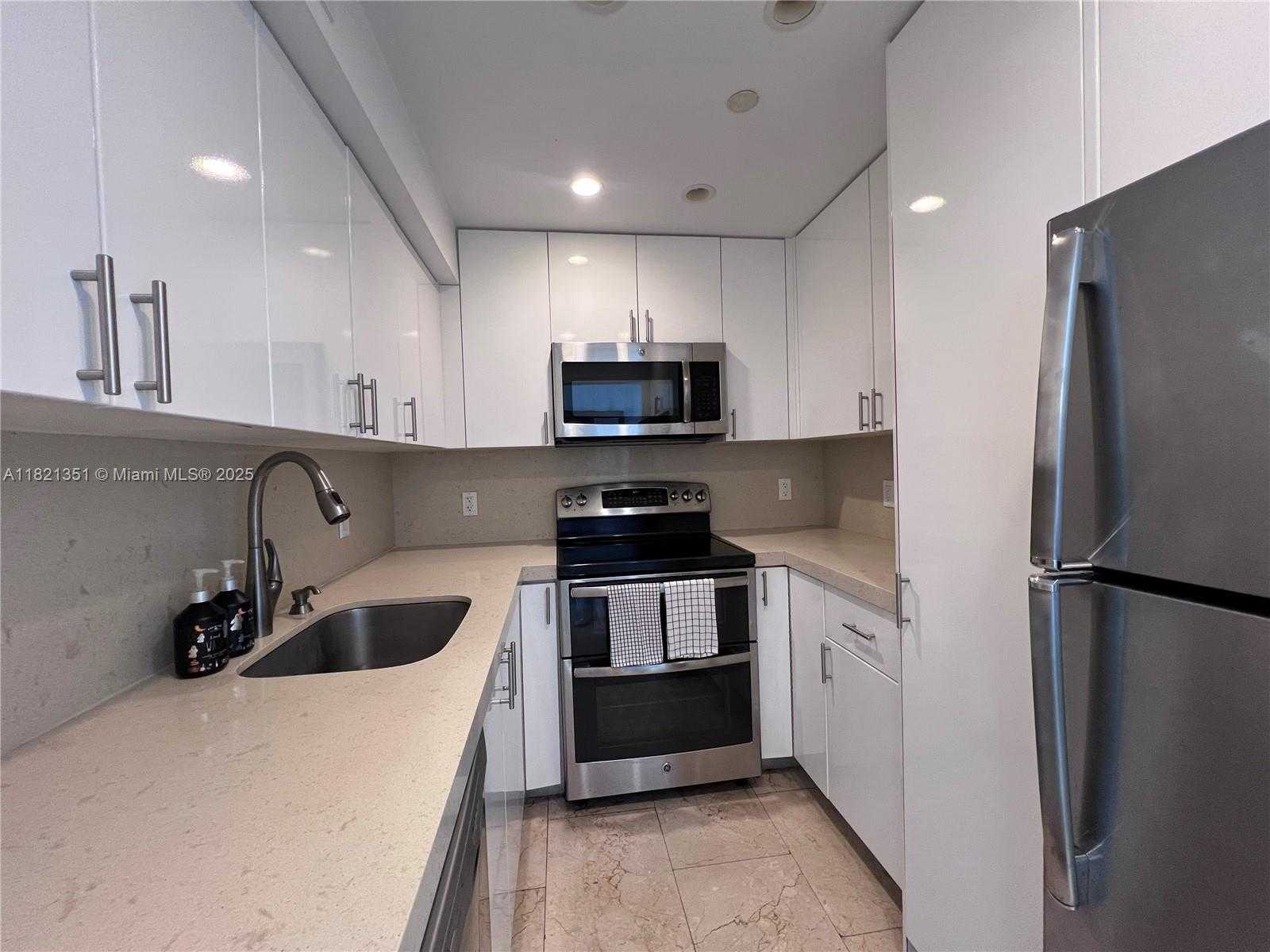 Small Image of 1000 WEST AVE #526, Miami Beach Number 11