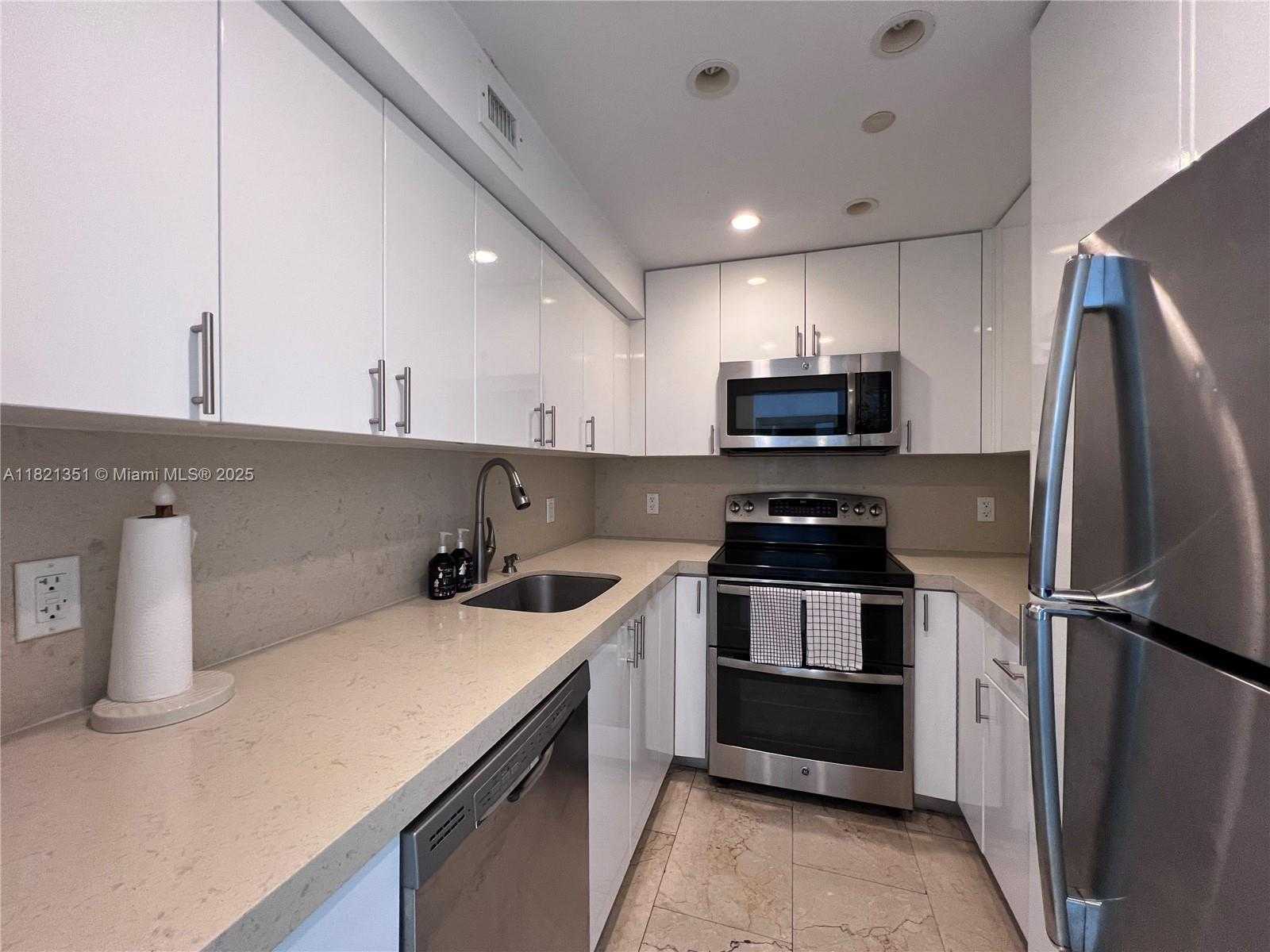 Small Image of 1000 WEST AVE #526, Miami Beach Number 9