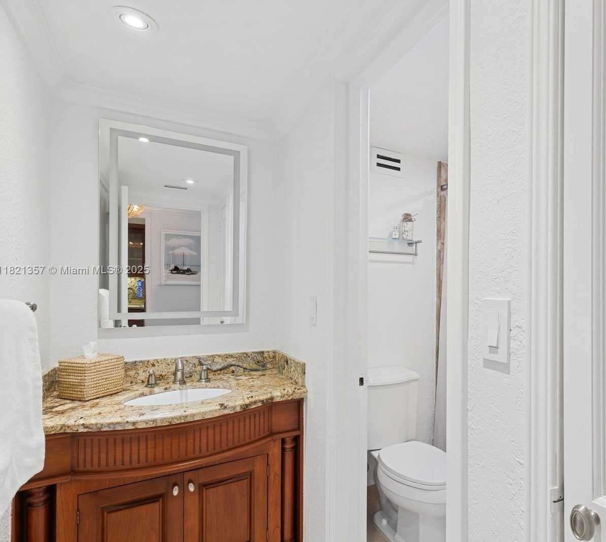 Small Image of 2899 COLLINS AVE #1025, Miami Beach Number 12