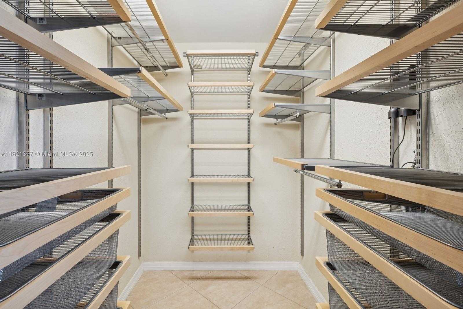 Small Image of 2899 COLLINS AVE #1025, Miami Beach Number 13