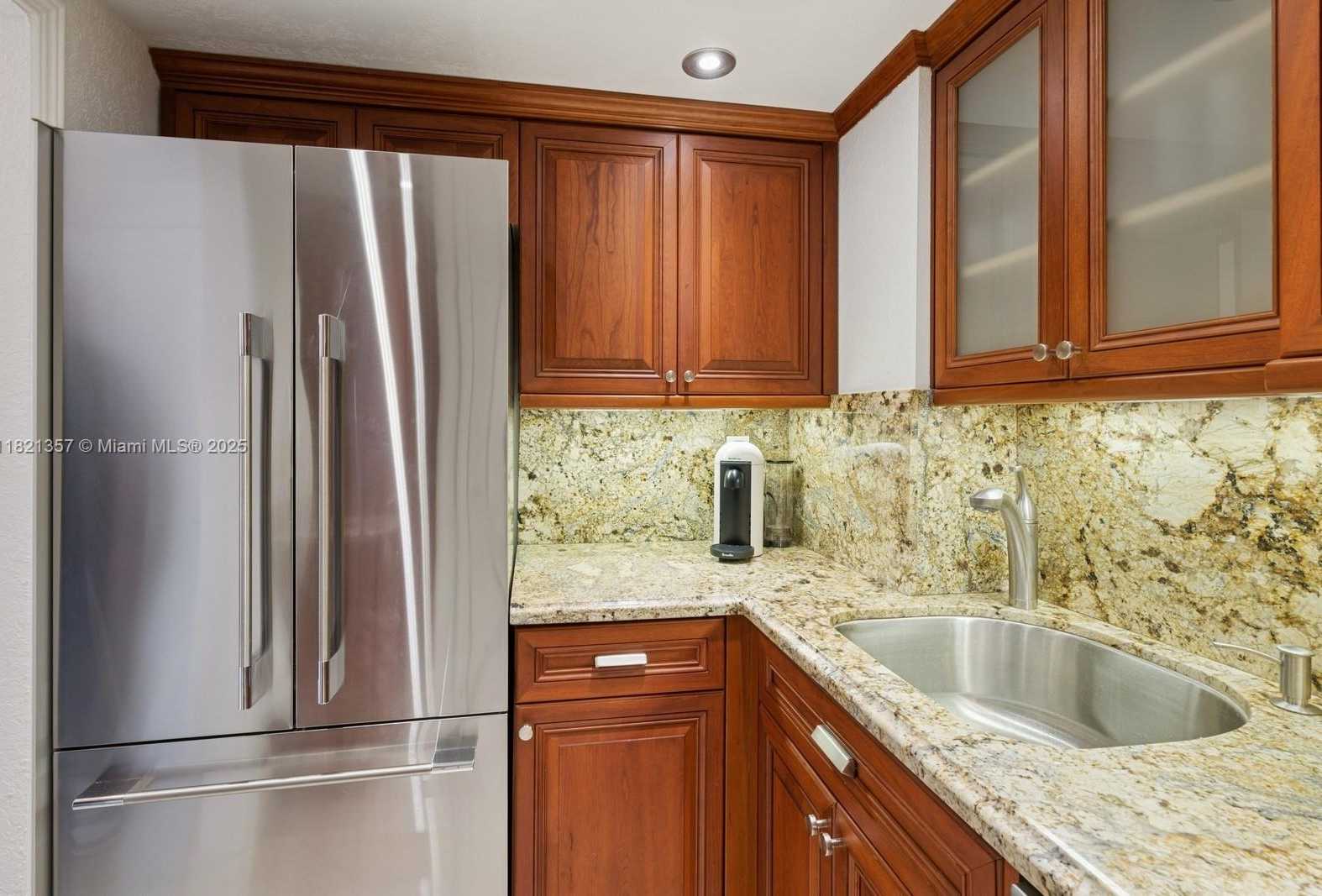 Small Image of 2899 COLLINS AVE #1025, Miami Beach Number 15