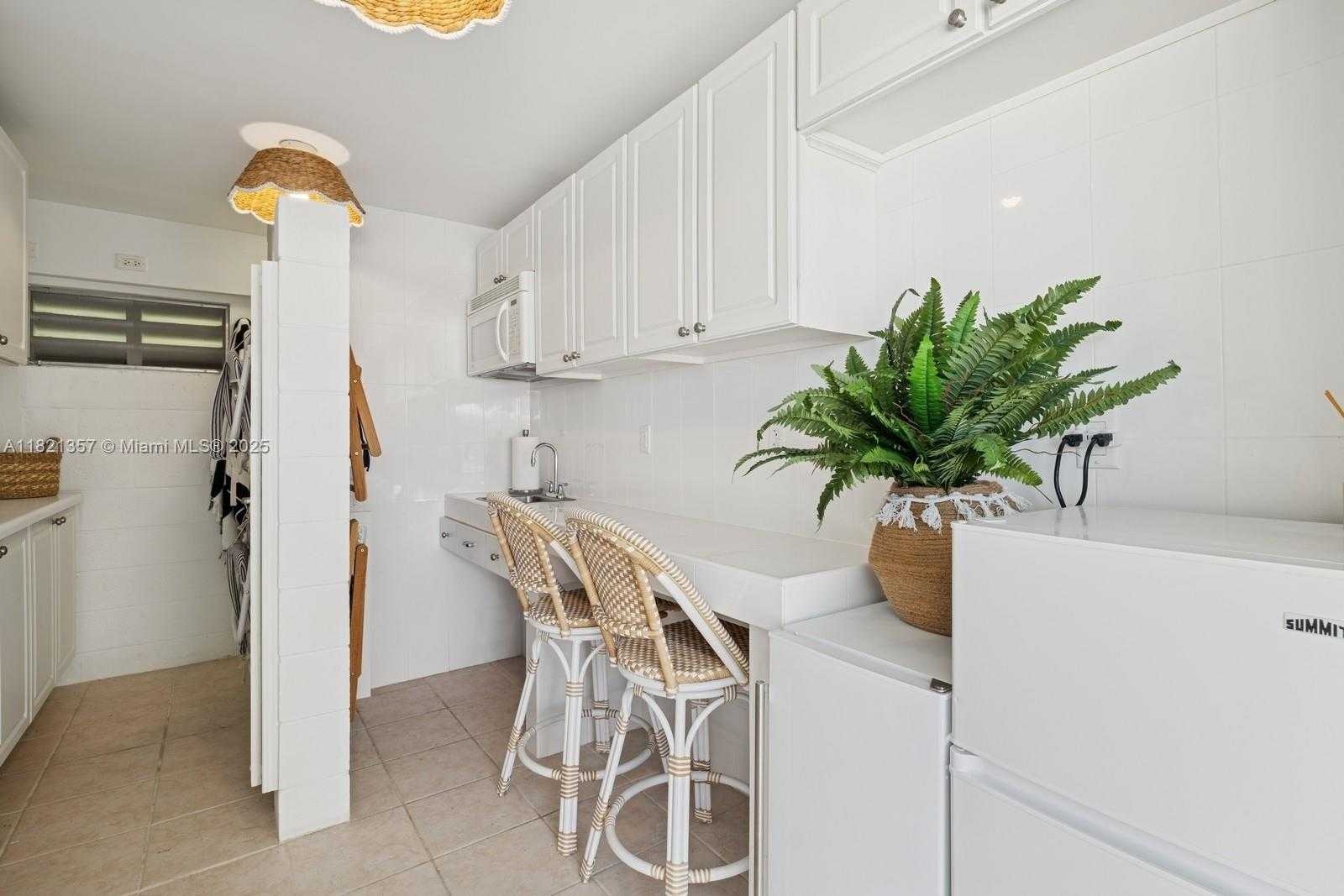 Small Image of 2899 COLLINS AVE #1025, Miami Beach Number 17