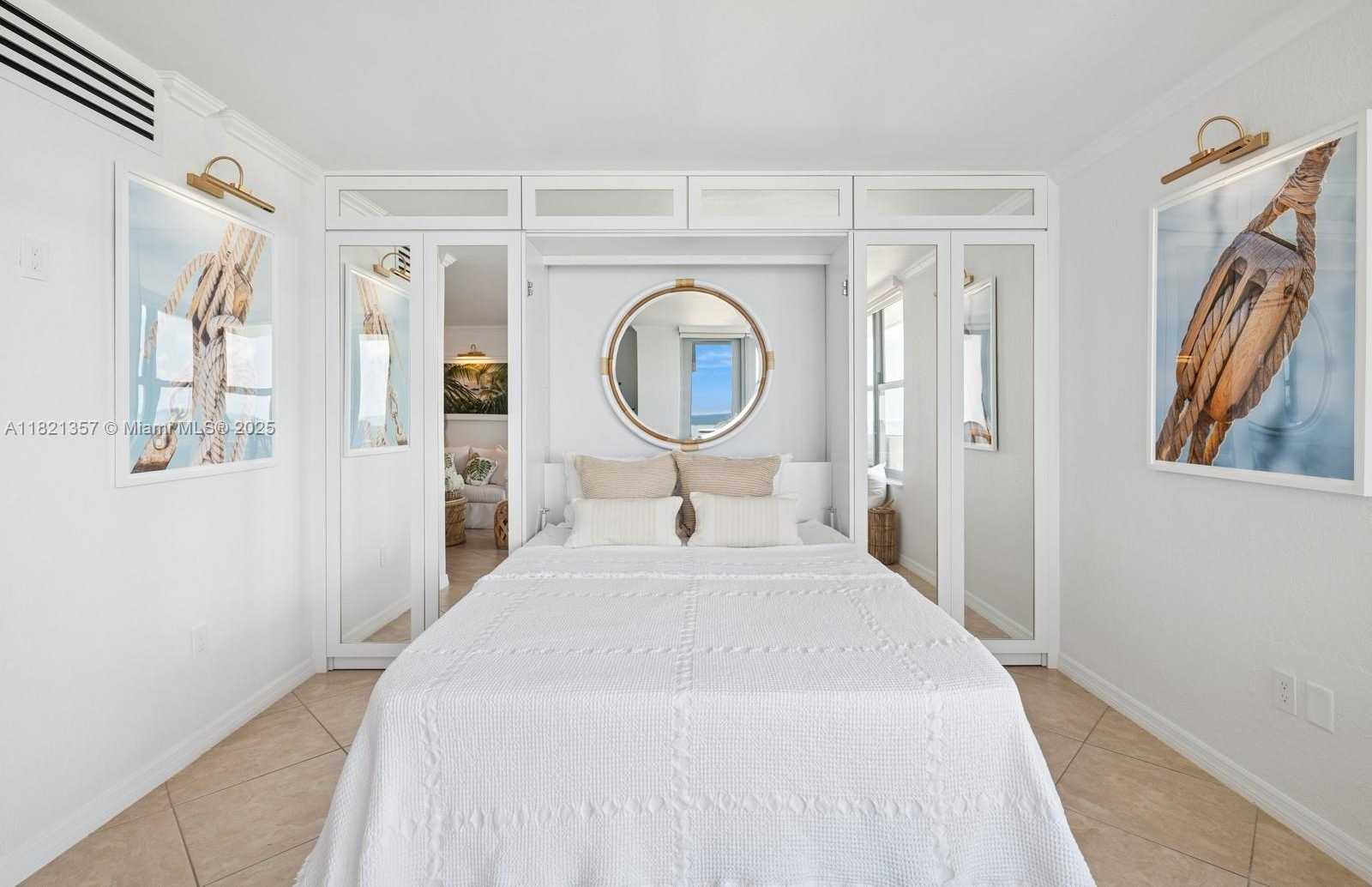Small Image of 2899 COLLINS AVE #1025, Miami Beach Number 3
