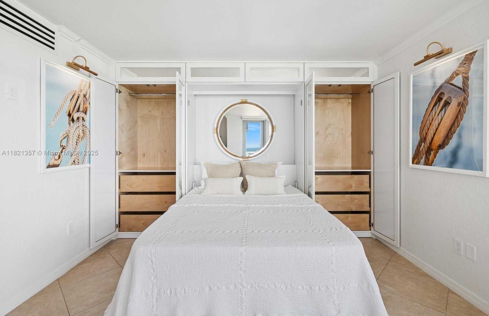 Small Image of 2899 COLLINS AVE #1025, Miami Beach Number 4