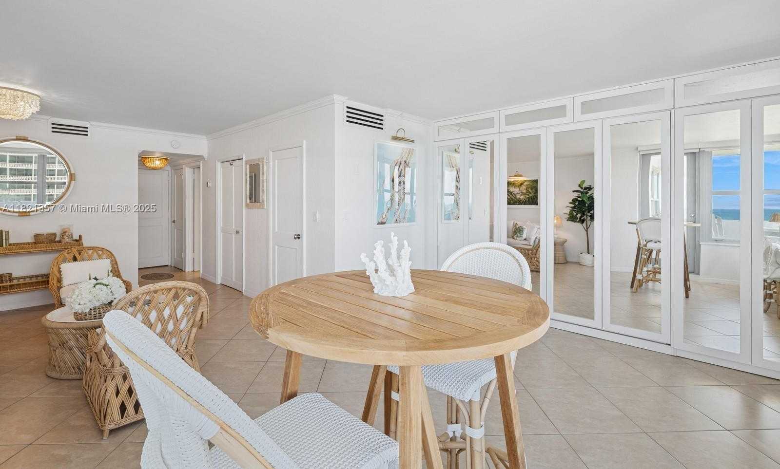 Small Image of 2899 COLLINS AVE #1025, Miami Beach Number 5