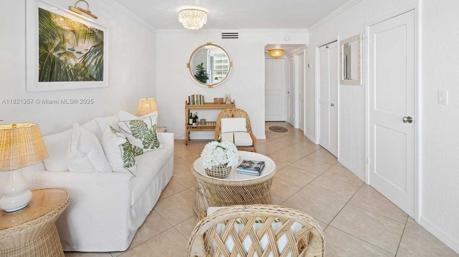 Small Image of 2899 COLLINS AVE #1025, Miami Beach Number 7