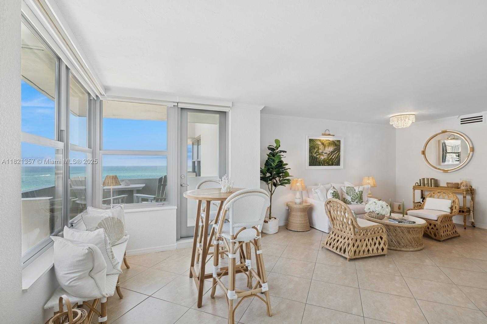 Small Image of 2899 COLLINS AVE #1025, Miami Beach Number 9
