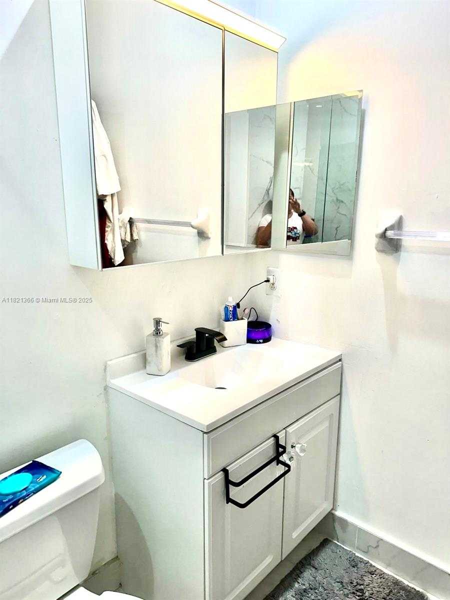 Small Image of 5610 NORTH WEST 114TH PL #202, Doral Number 16