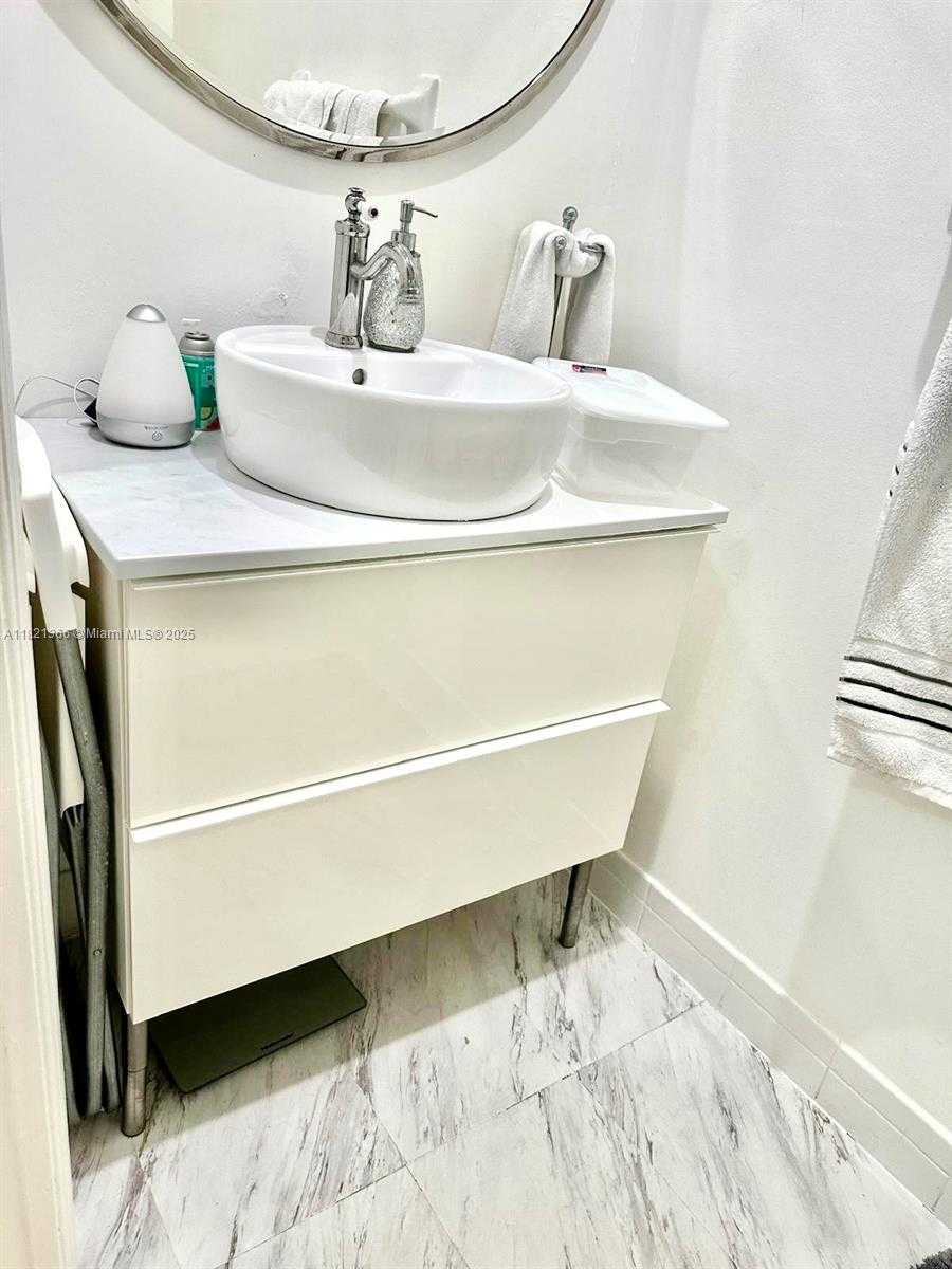 Small Image of 5610 NORTH WEST 114TH PL #202, Doral Number 20