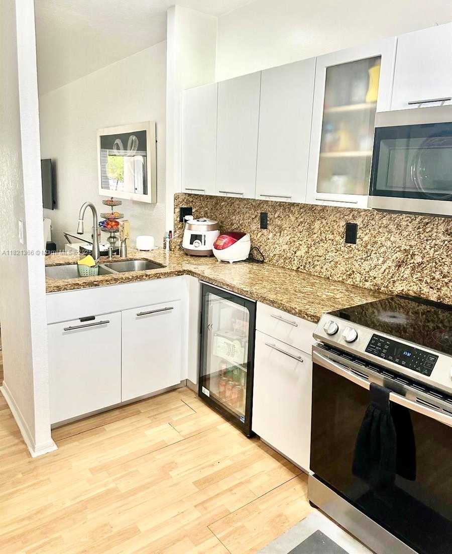 Small Image of 5610 NORTH WEST 114TH PL #202, Doral Number 3