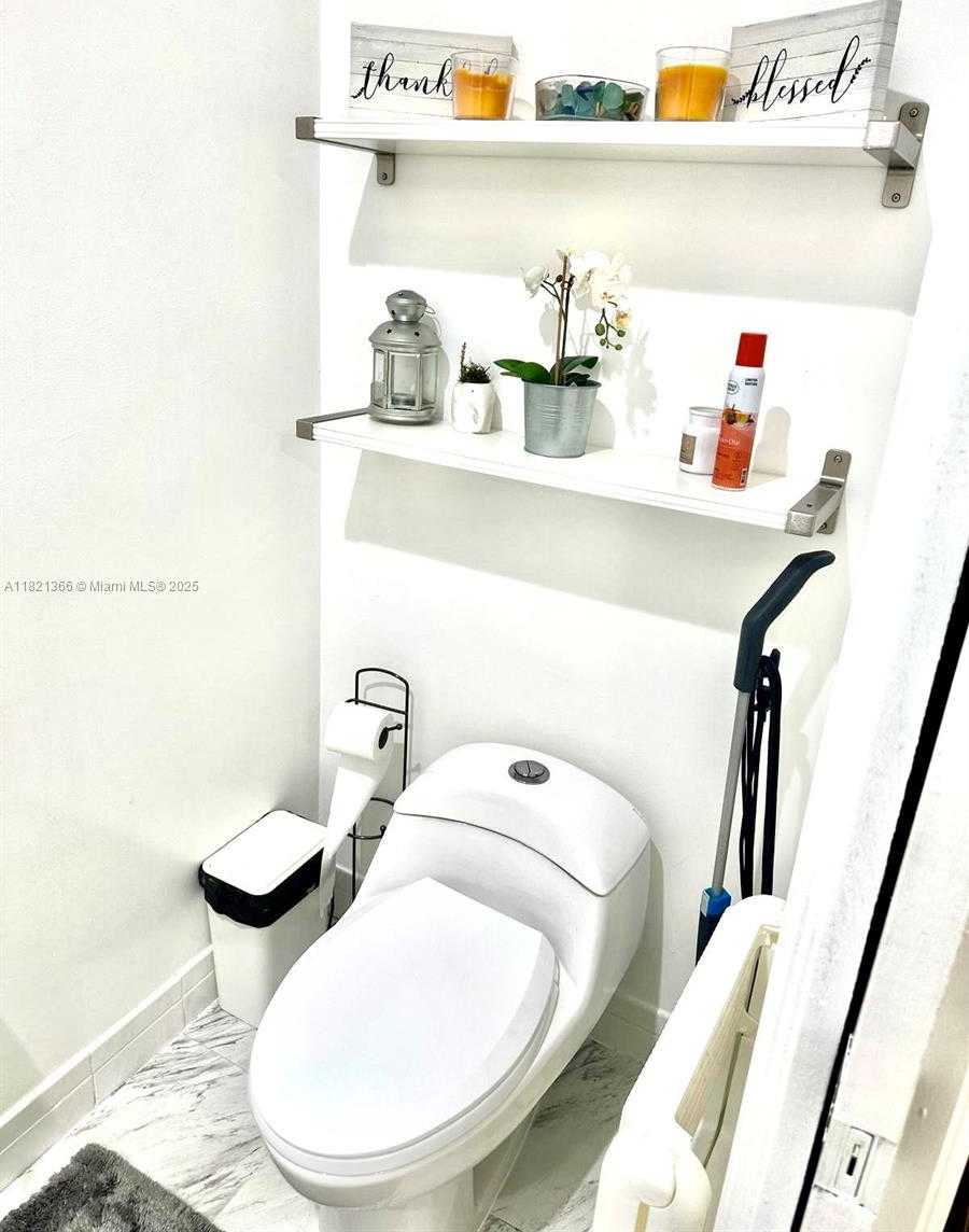 Small Image of 5610 NORTH WEST 114TH PL #202, Doral Number 7