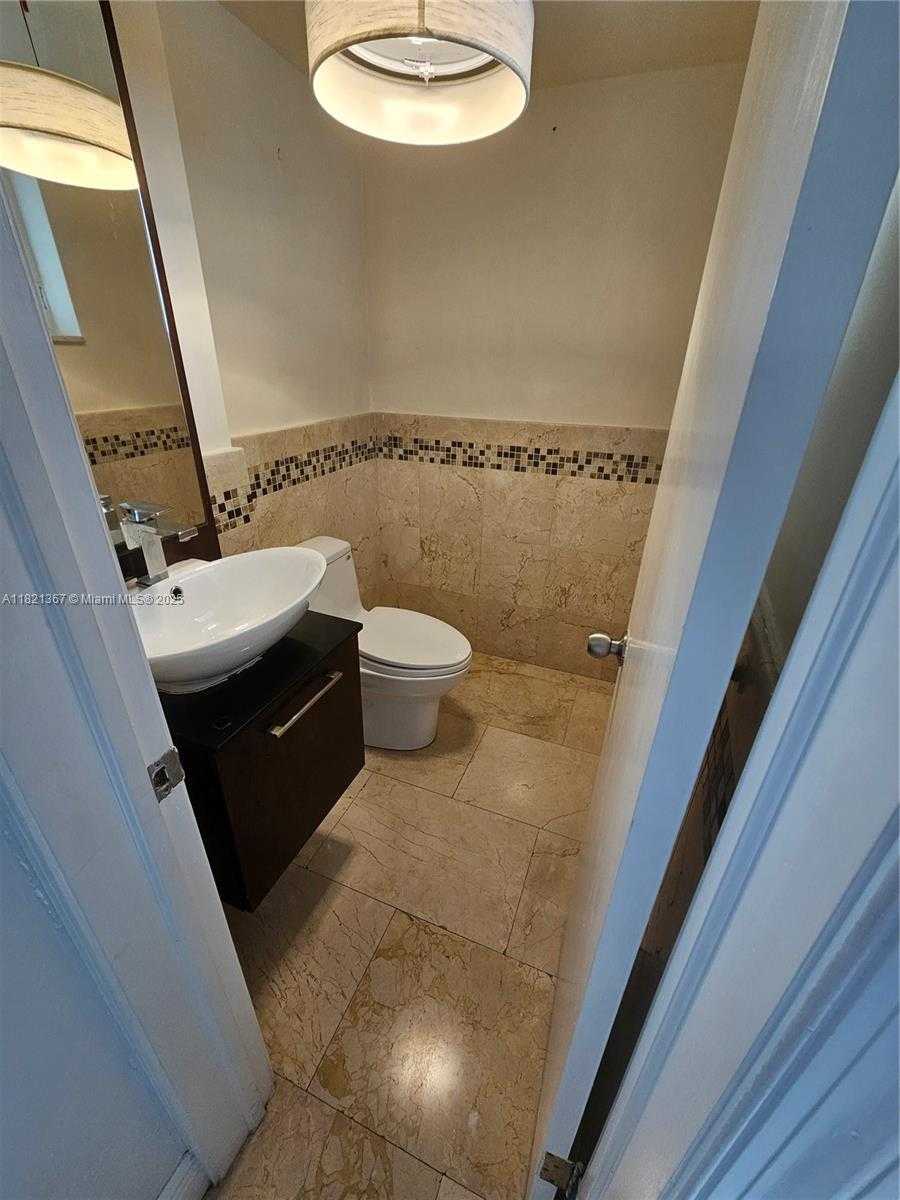 Small Image of 1340 LINCOLN RD #803, Miami Beach Number 8