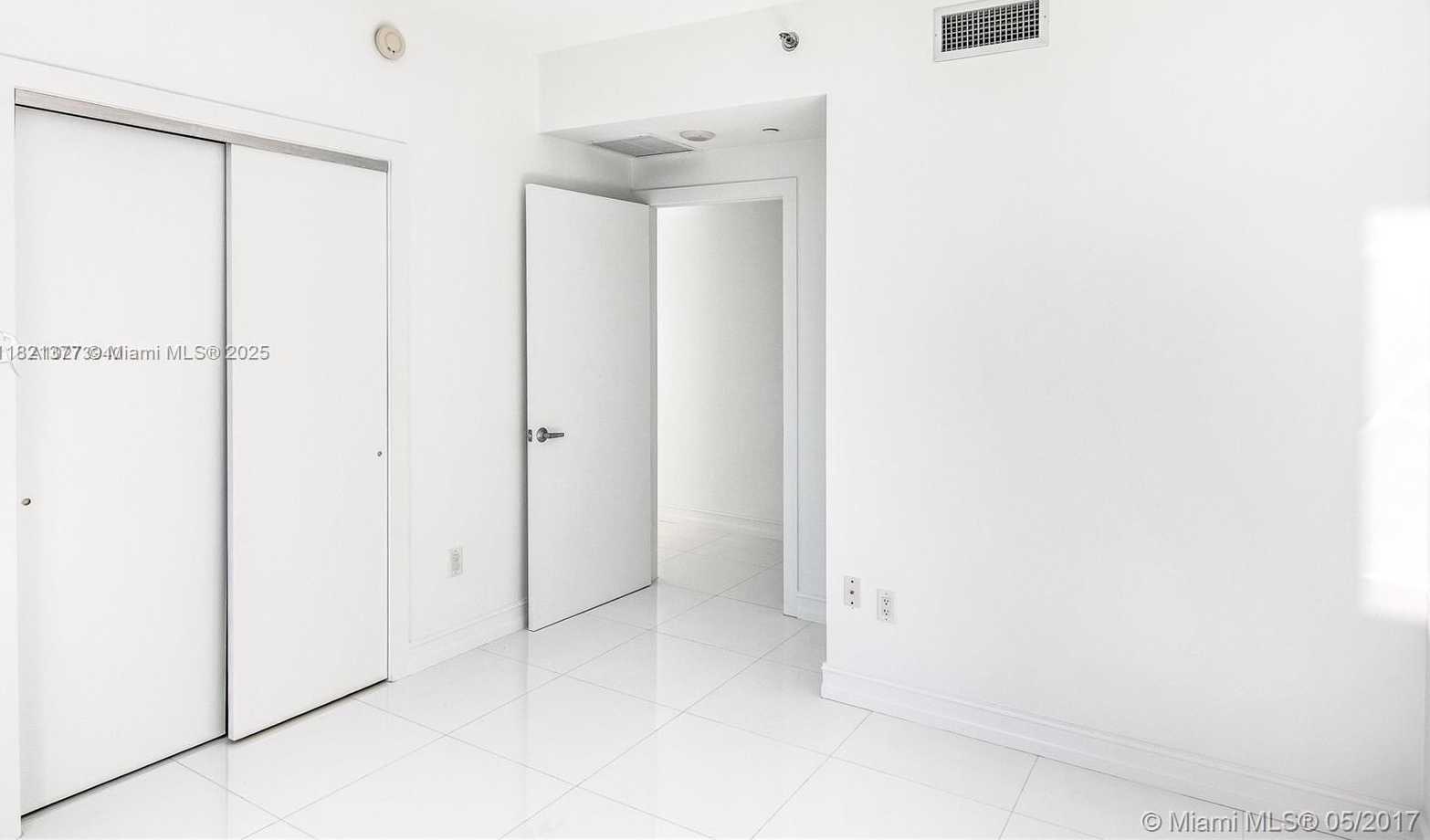 Small Image of 1060 BRICKELL AVE #2911, Miami Number 18