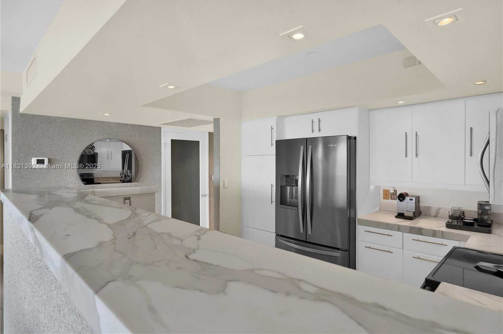 Small Image of 5600 COLLINS AVE #16S, Miami Beach Number 10
