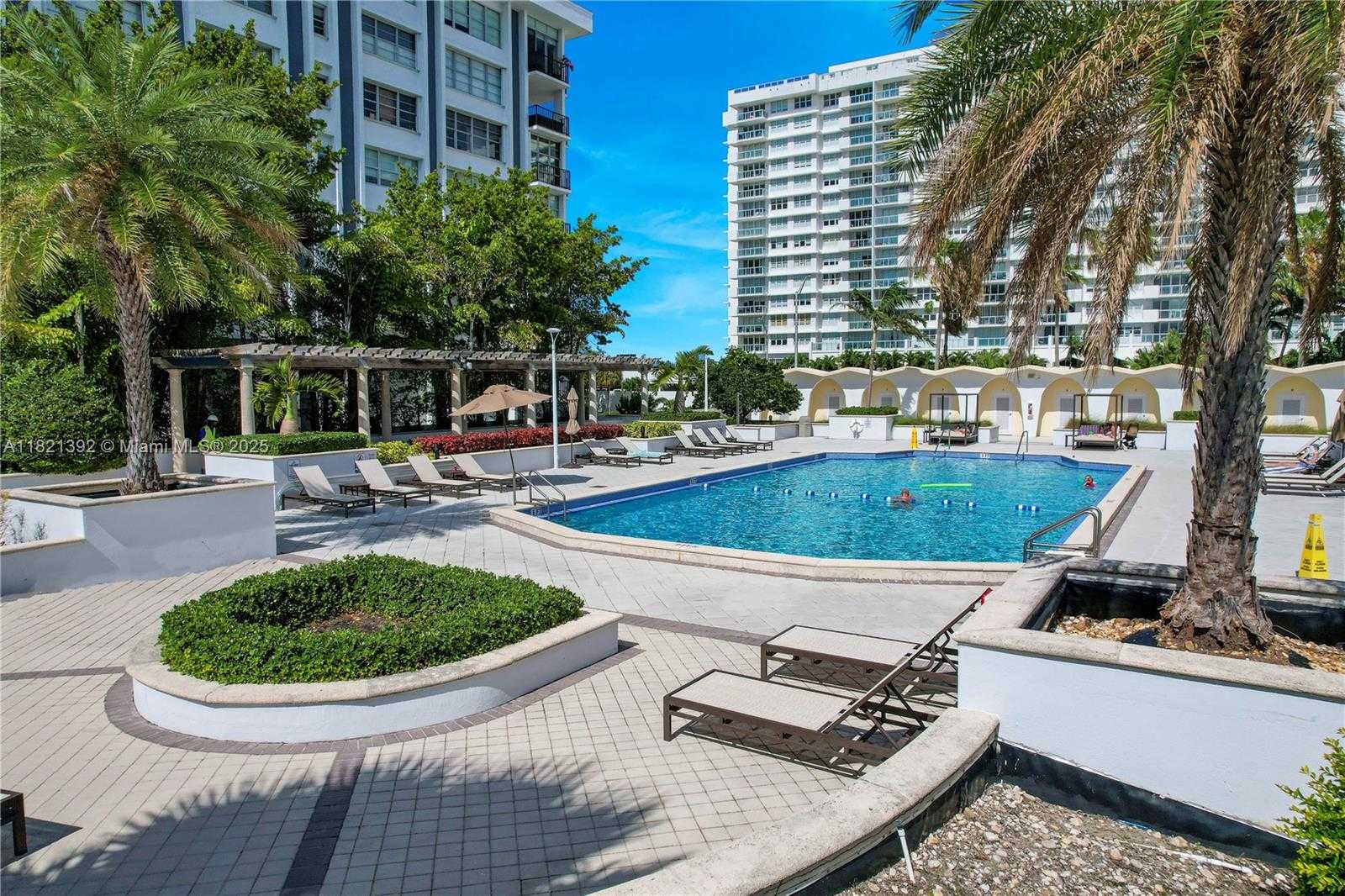 Small Image of 5600 COLLINS AVE #16S, Miami Beach Number 2