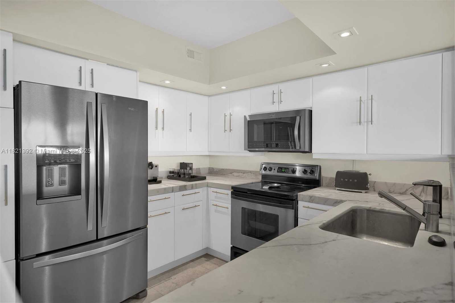 Small Image of 5600 COLLINS AVE #16S, Miami Beach Number 28