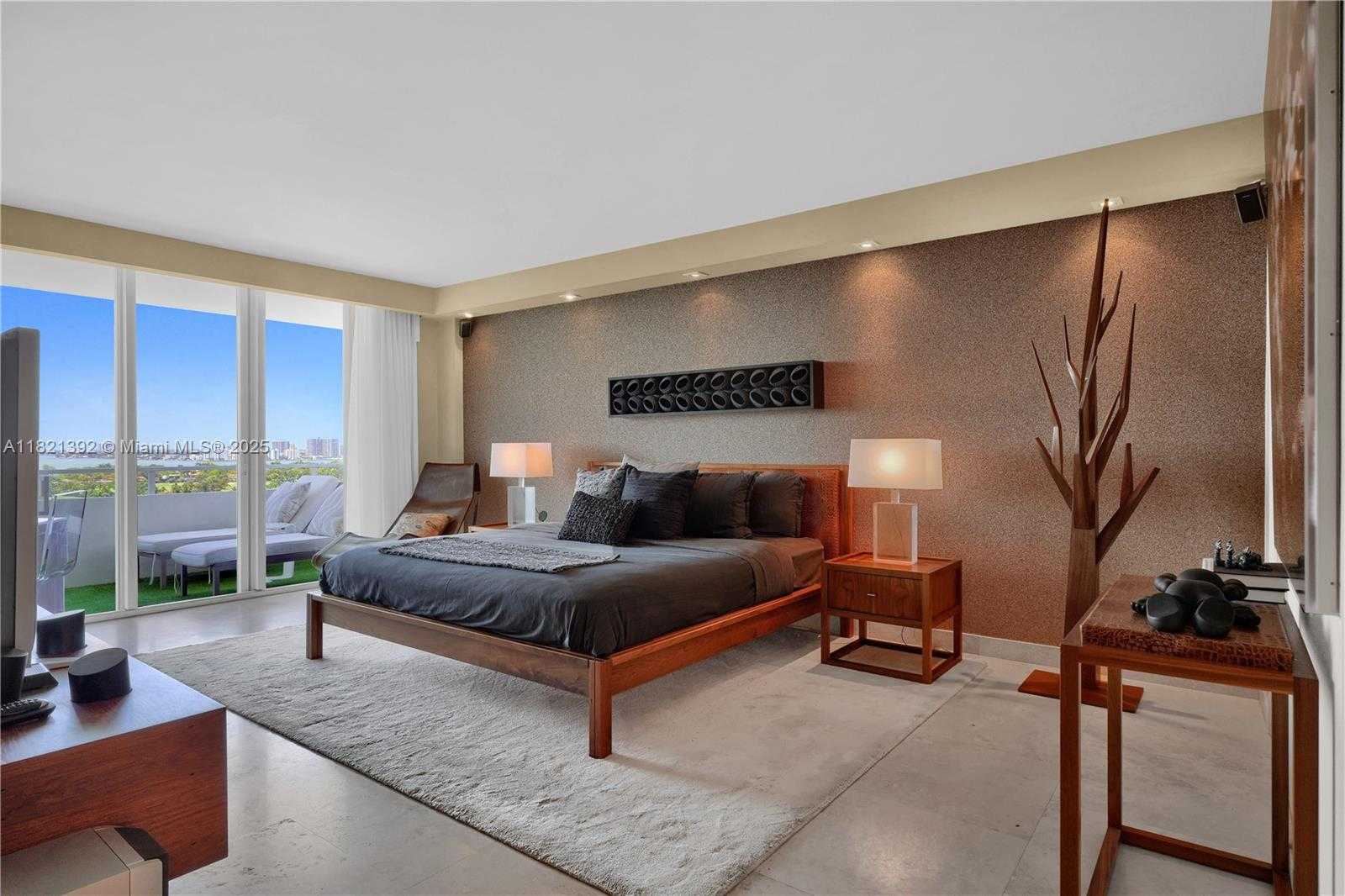 Small Image of 5600 COLLINS AVE #16S, Miami Beach Number 30