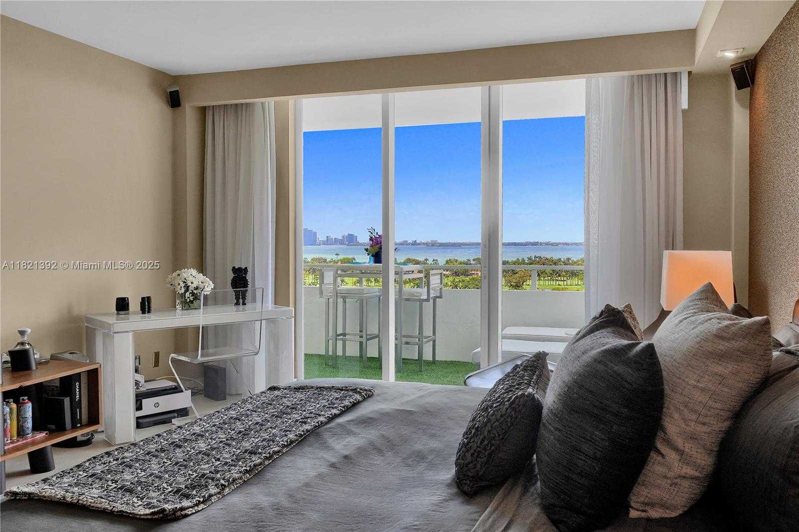 Small Image of 5600 COLLINS AVE #16S, Miami Beach Number 31