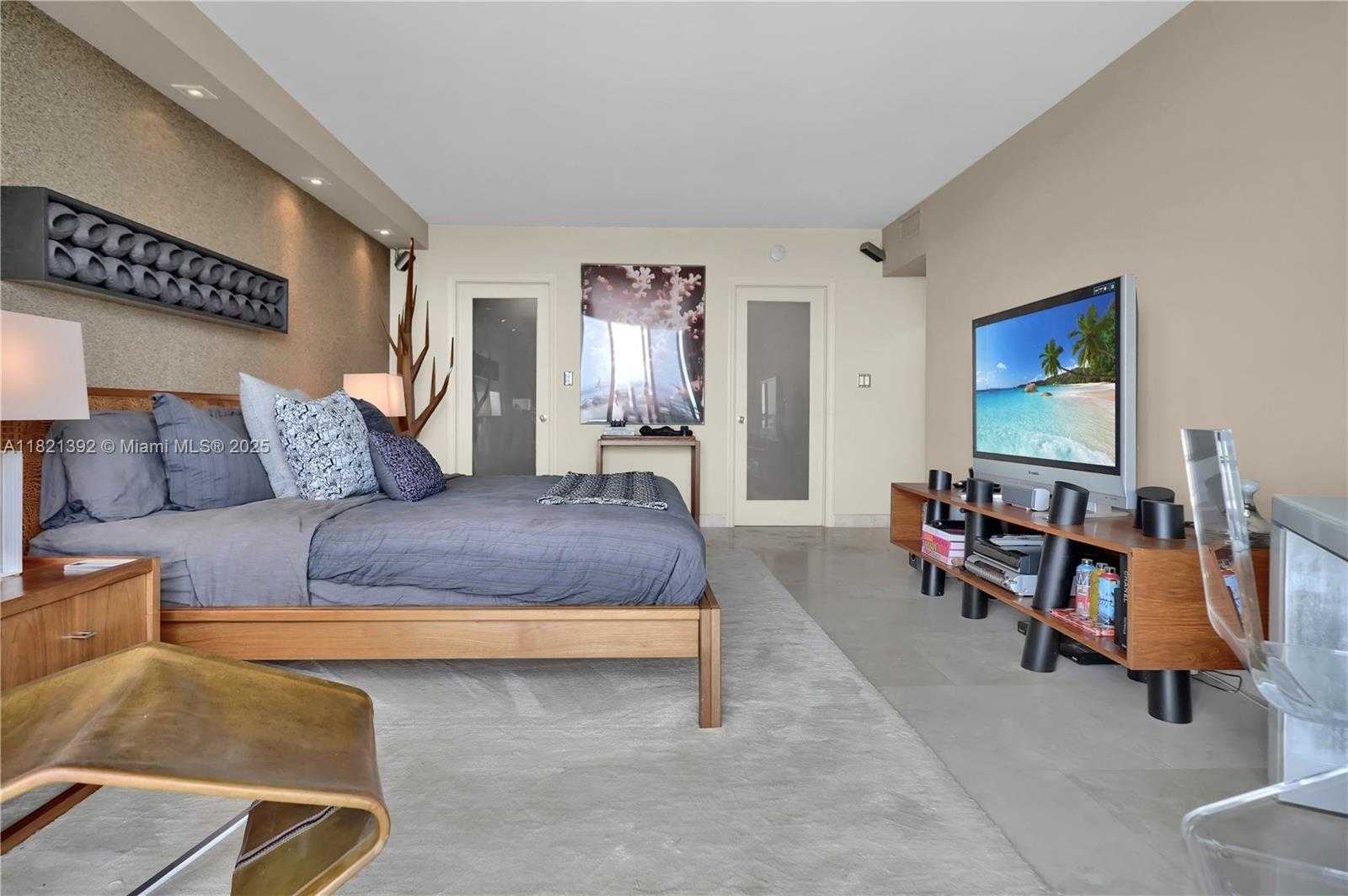 Small Image of 5600 COLLINS AVE #16S, Miami Beach Number 43