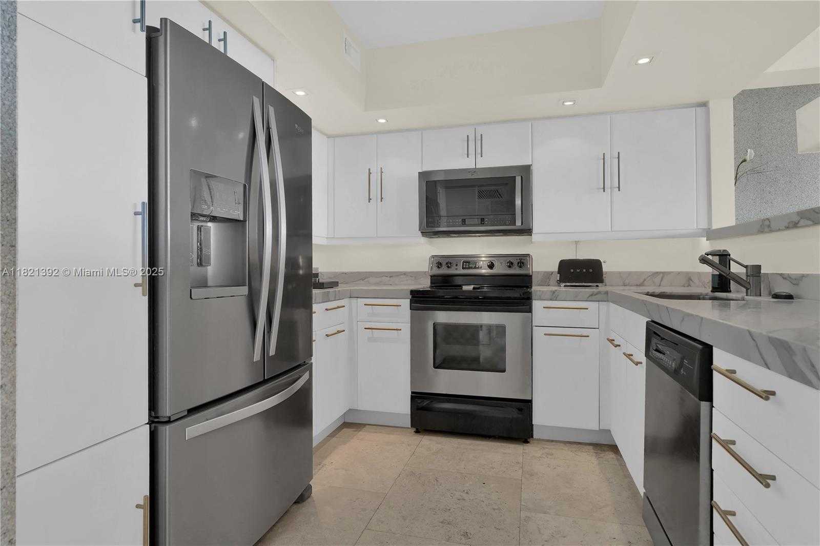 Small Image of 5600 COLLINS AVE #16S, Miami Beach Number 8