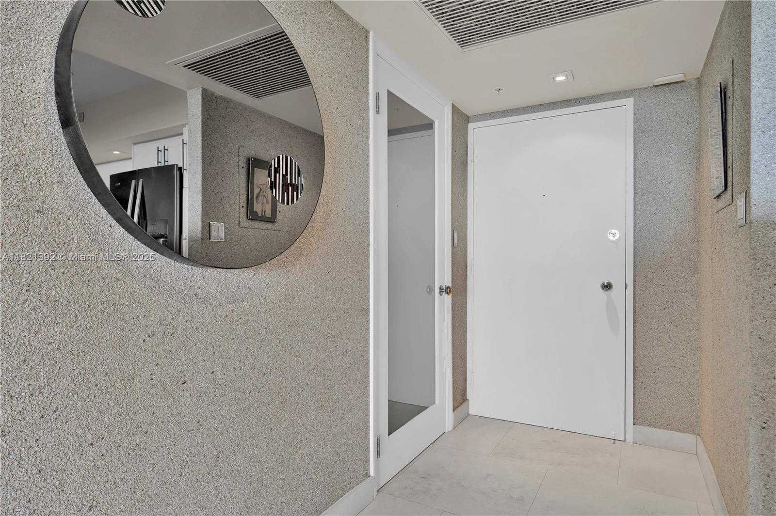 Small Image of 5600 COLLINS AVE #16S, Miami Beach Number 9
