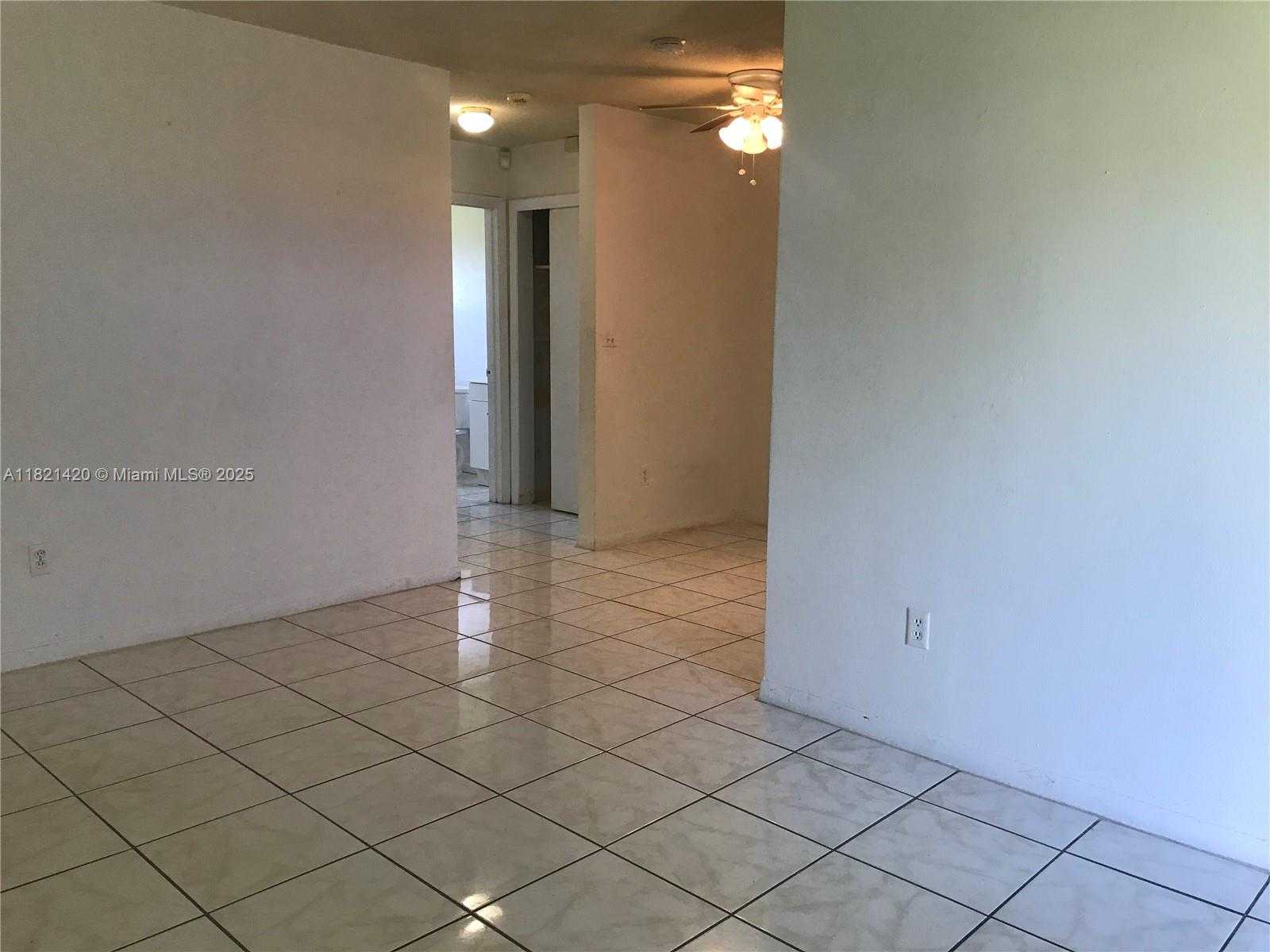 Small Image of 2450 NORTH EAST 188 STREET #2452, Miami Number 4