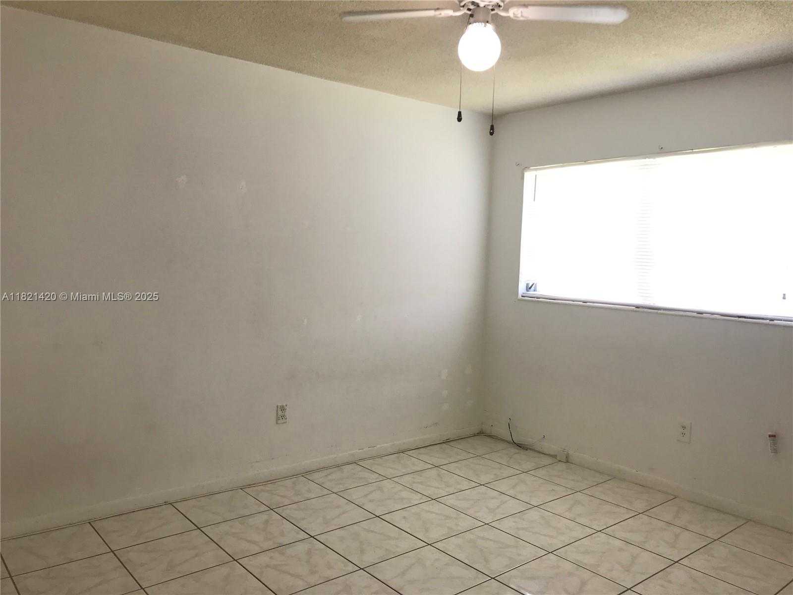 Small Image of 2450 NORTH EAST 188 STREET #2452, Miami Number 6