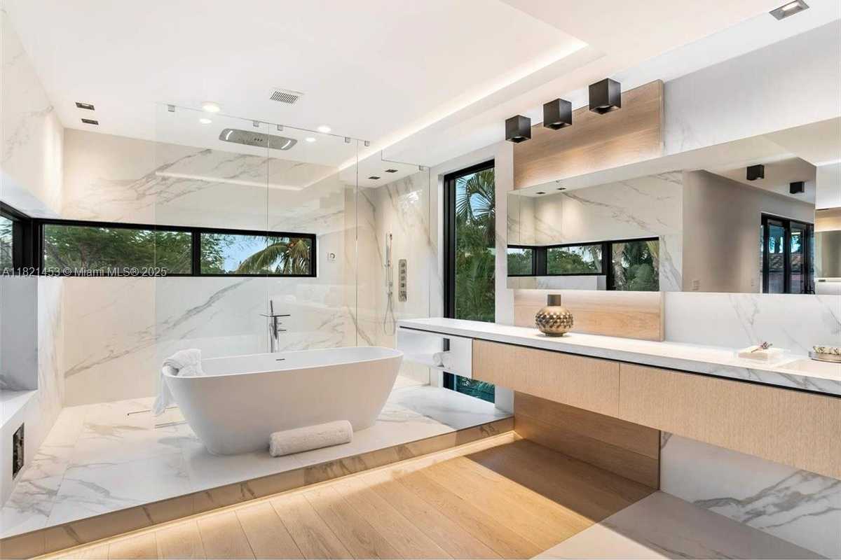 Small Image of 2456 PRAIRIE AVE, Miami Beach Number 3