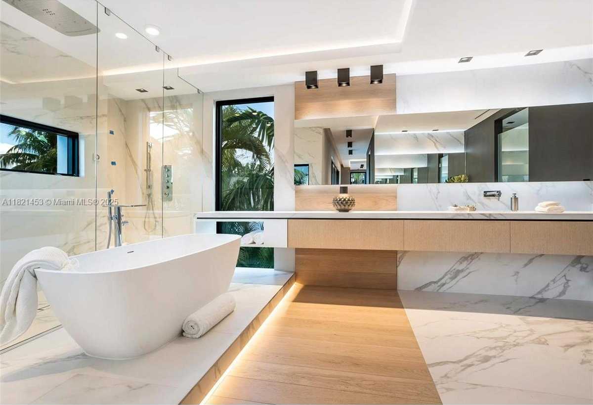Small Image of 2456 PRAIRIE AVE, Miami Beach Number 4