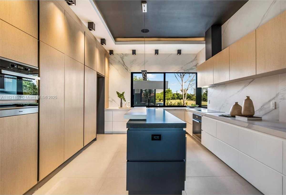 Small Image of 2456 PRAIRIE AVE, Miami Beach Number 6