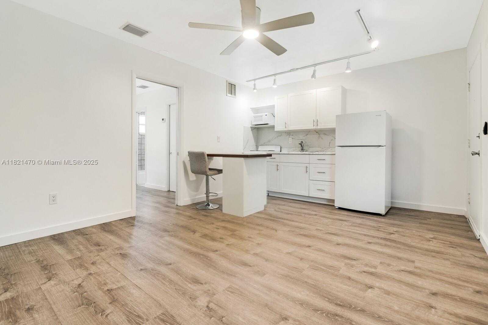 Small Image of 345 MICHIGAN AVE #11, Miami Beach Number 11