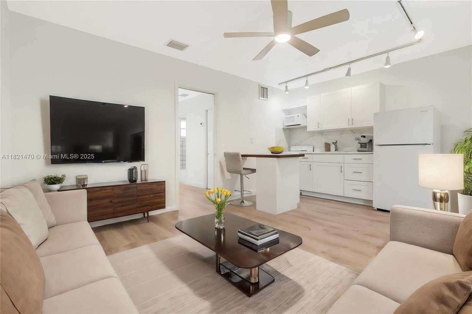 Small Image of 345 MICHIGAN AVE #11, Miami Beach Number 3