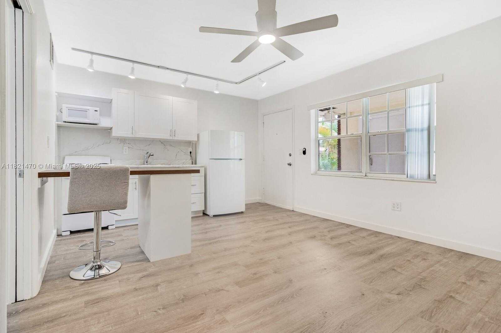 Small Image of 345 MICHIGAN AVE #11, Miami Beach Number 8