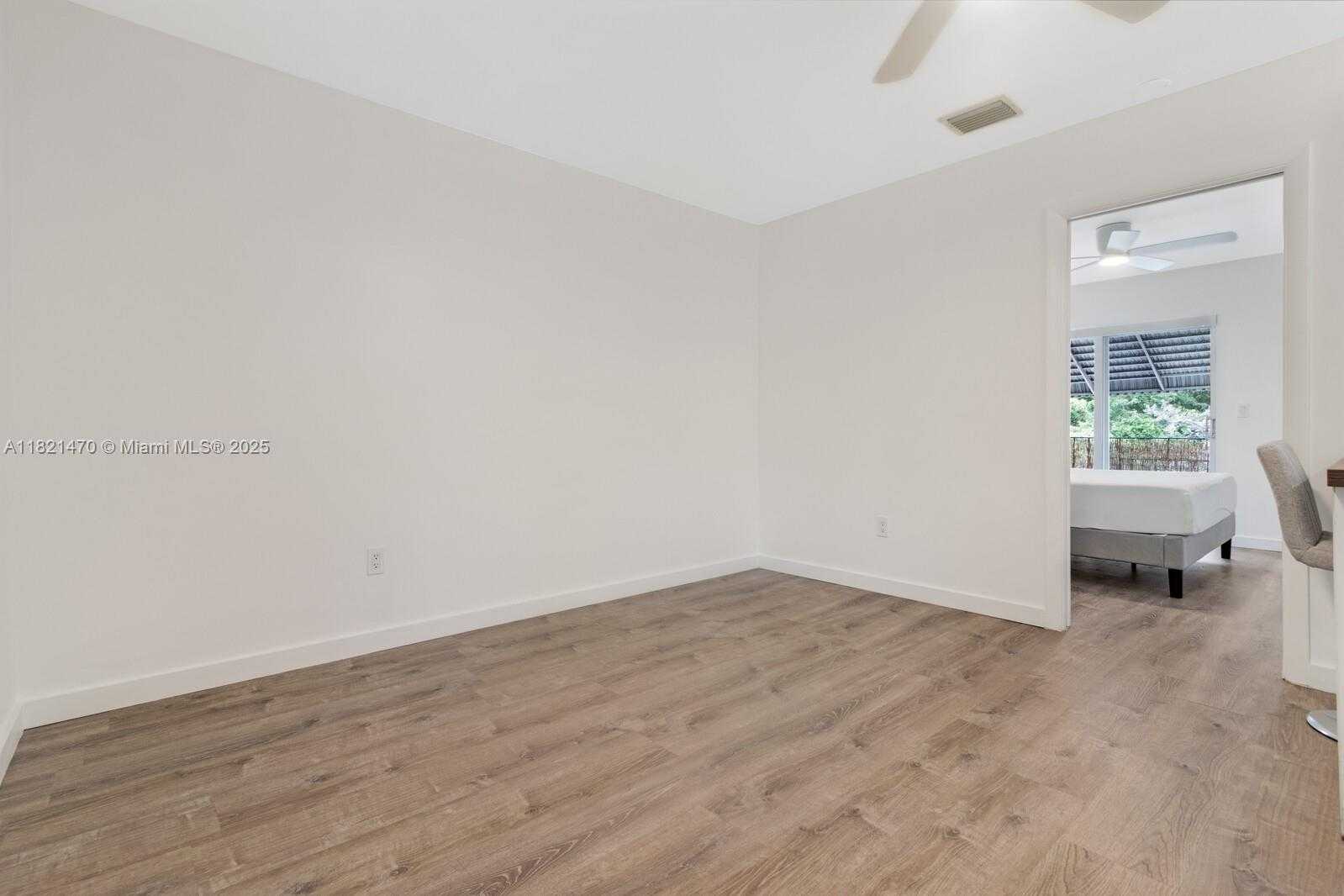 Small Image of 345 MICHIGAN AVE #11, Miami Beach Number 9