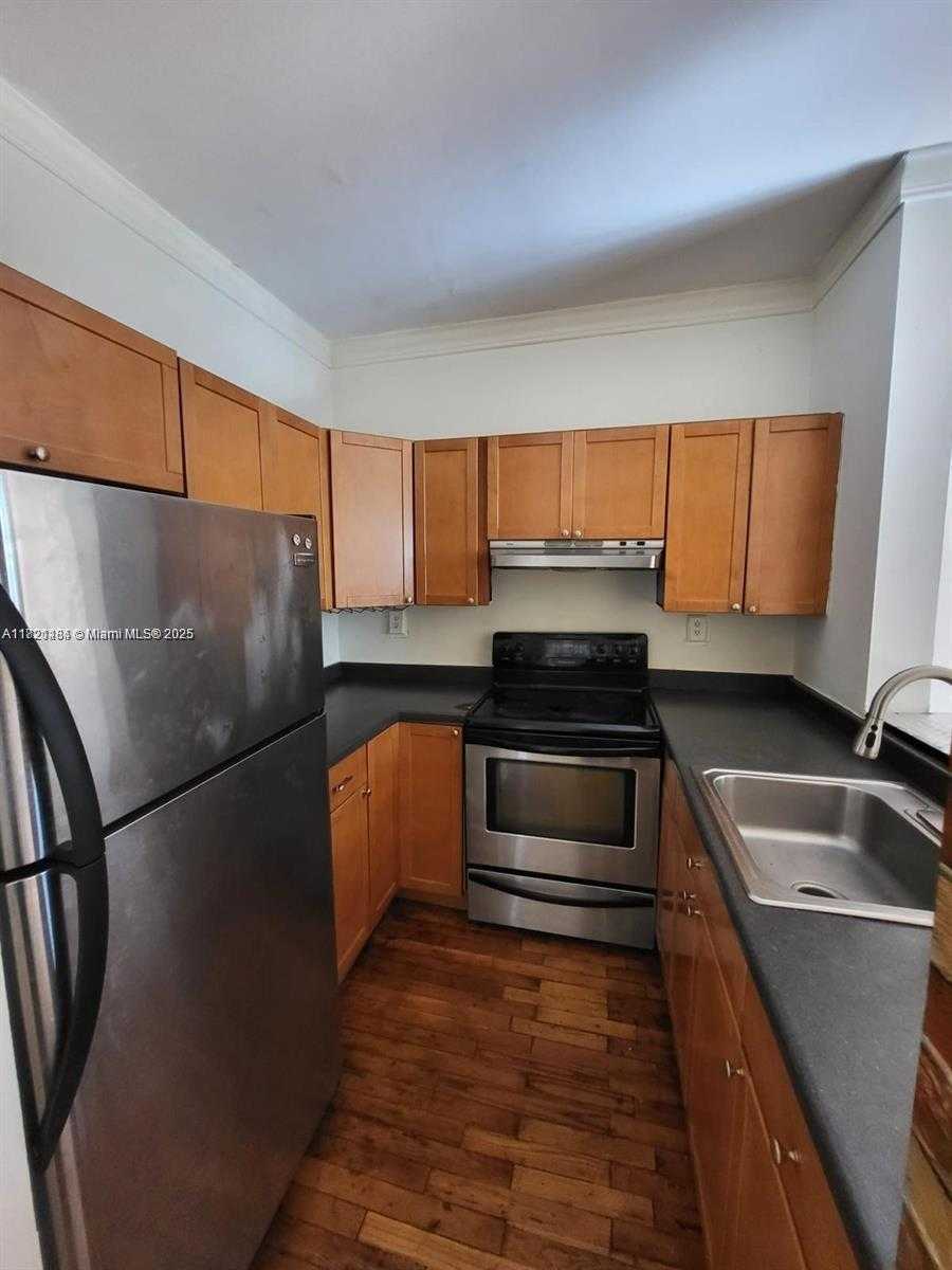 Small Image of 842 MERIDIAN AVE #3A, Miami Beach Number 2