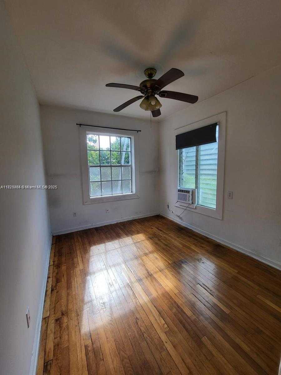 Small Image of 842 MERIDIAN AVE #3A, Miami Beach Number 3