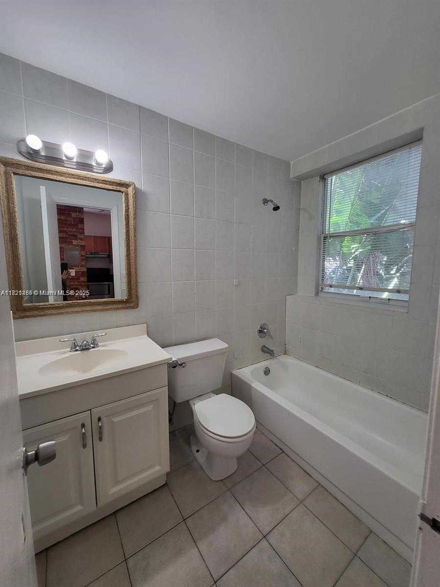 Small Image of 842 MERIDIAN AVE #3A, Miami Beach Number 7