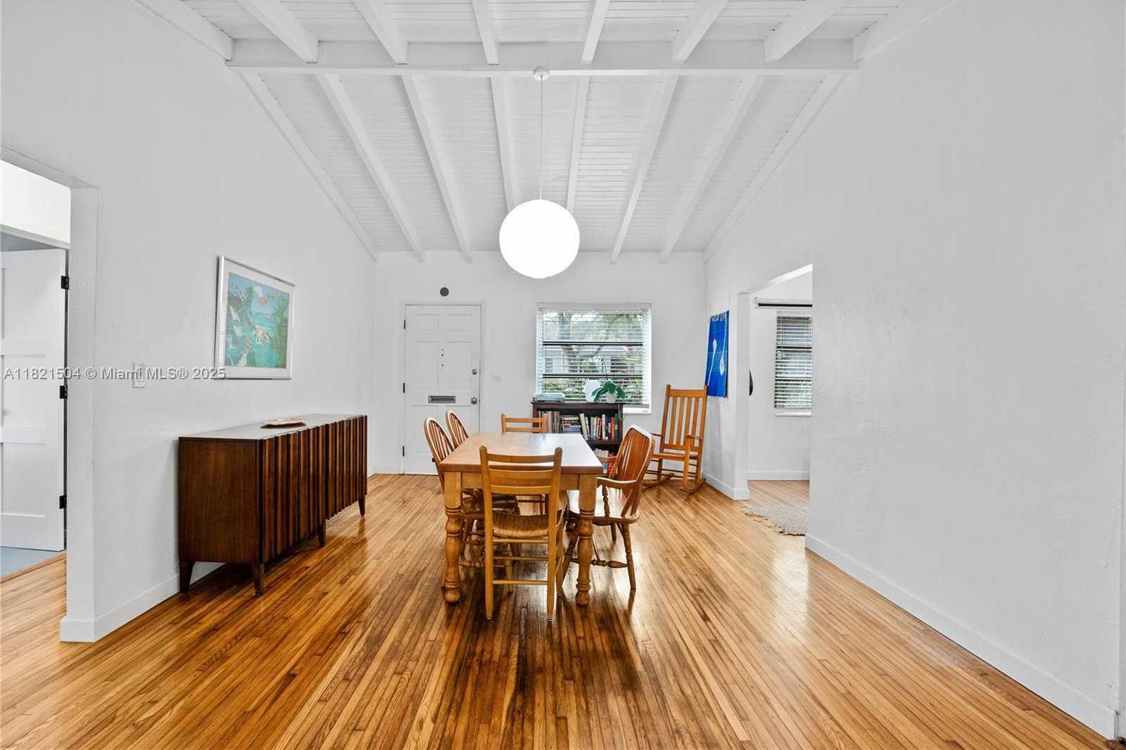Small Image of 1231 TANGIER ST, Coral Gables Number 2
