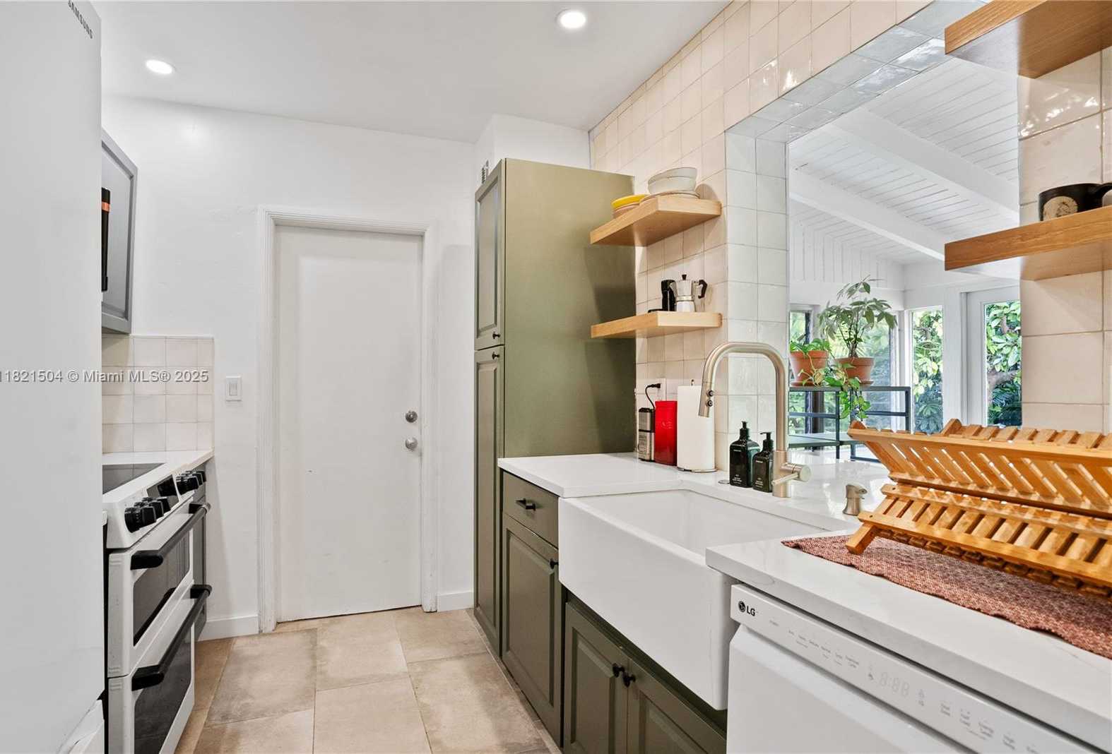 Small Image of 1231 TANGIER ST, Coral Gables Number 4
