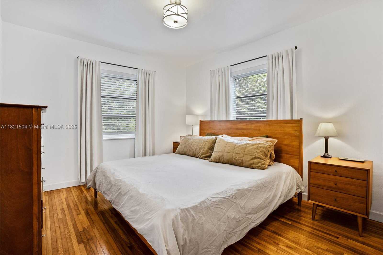 Small Image of 1231 TANGIER ST, Coral Gables Number 6