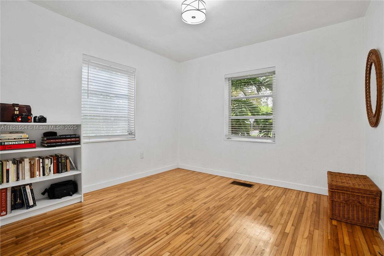Small Image of 1231 TANGIER ST, Coral Gables Number 8