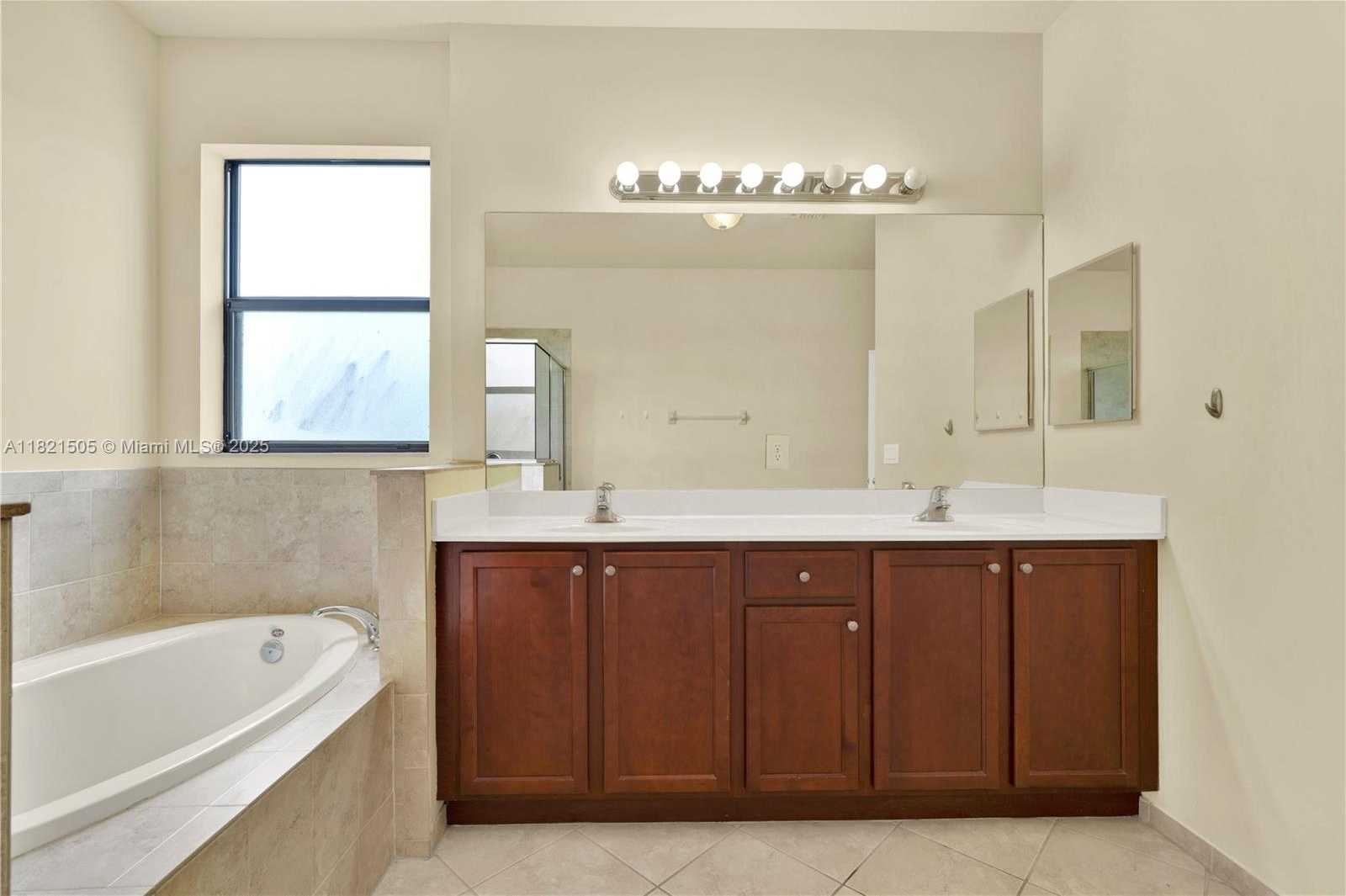 Small Image of 11923 SOUTH WEST 155TH CT, Miami Number 12