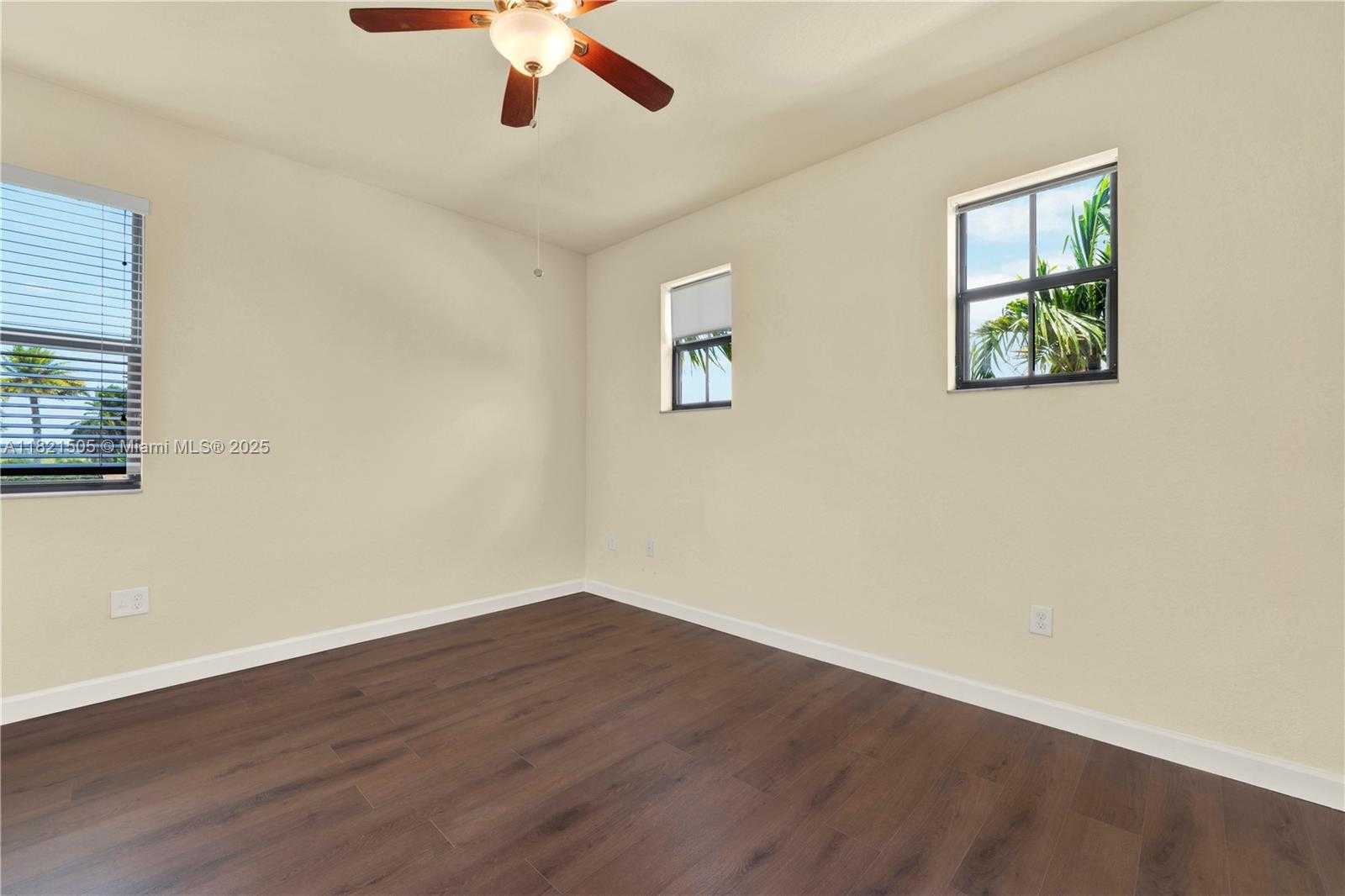 Small Image of 11923 SOUTH WEST 155TH CT, Miami Number 16
