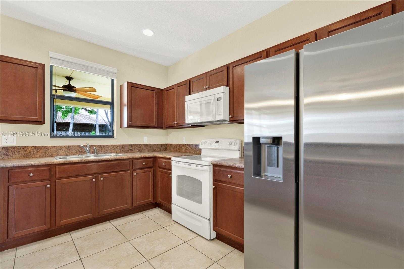 Small Image of 11923 SOUTH WEST 155TH CT, Miami Number 4