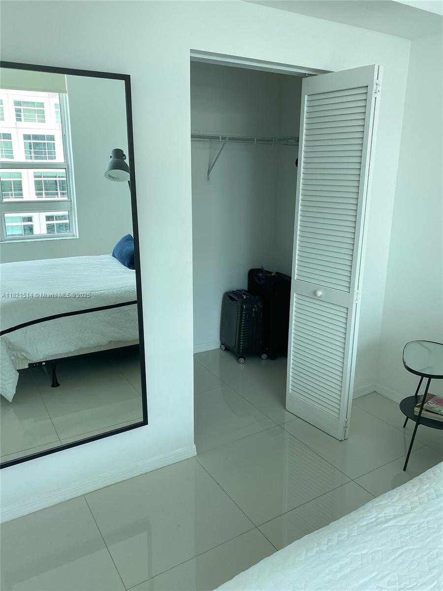Small Image of 950 BRICKELL BAY DR #3302, Miami Number 6