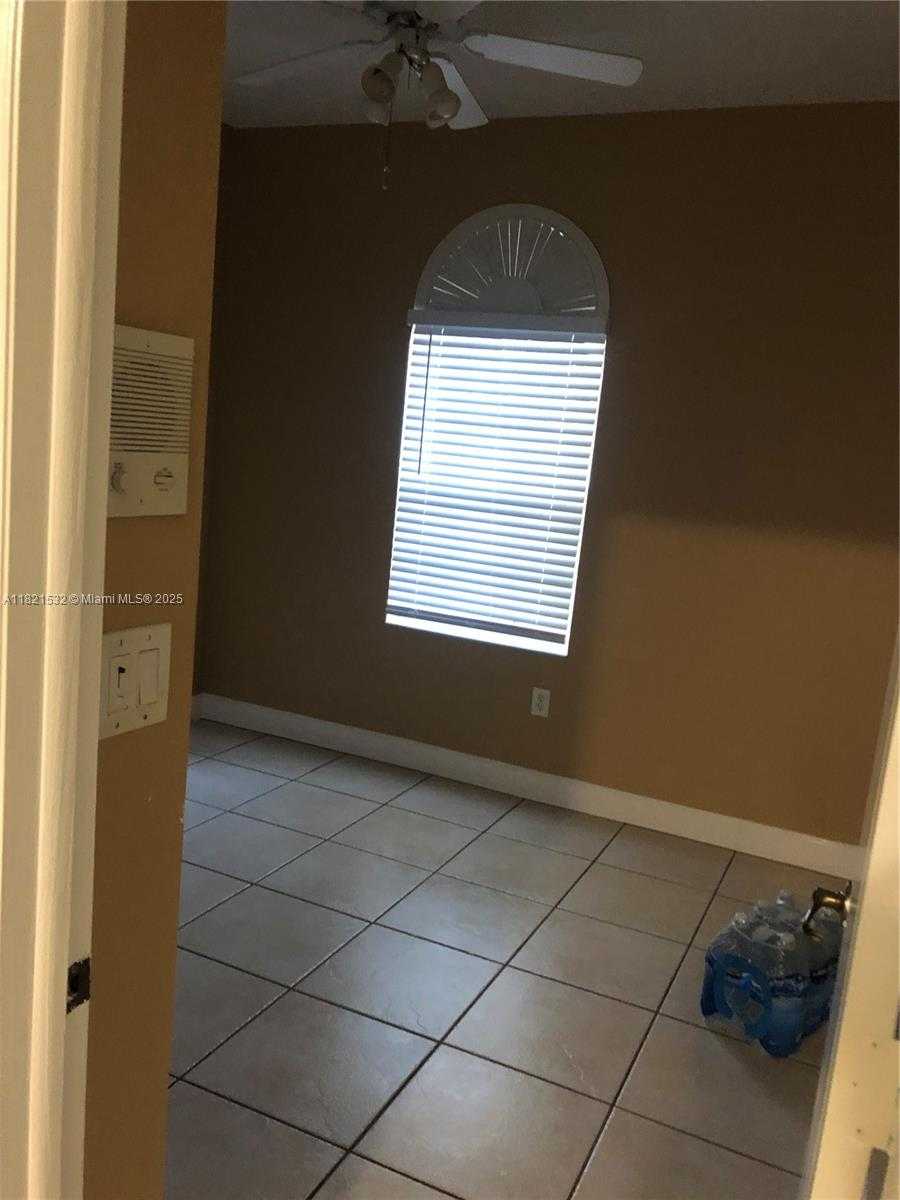 Small Image of 10932 NORTH WEST 69 ST, Doral Number 12