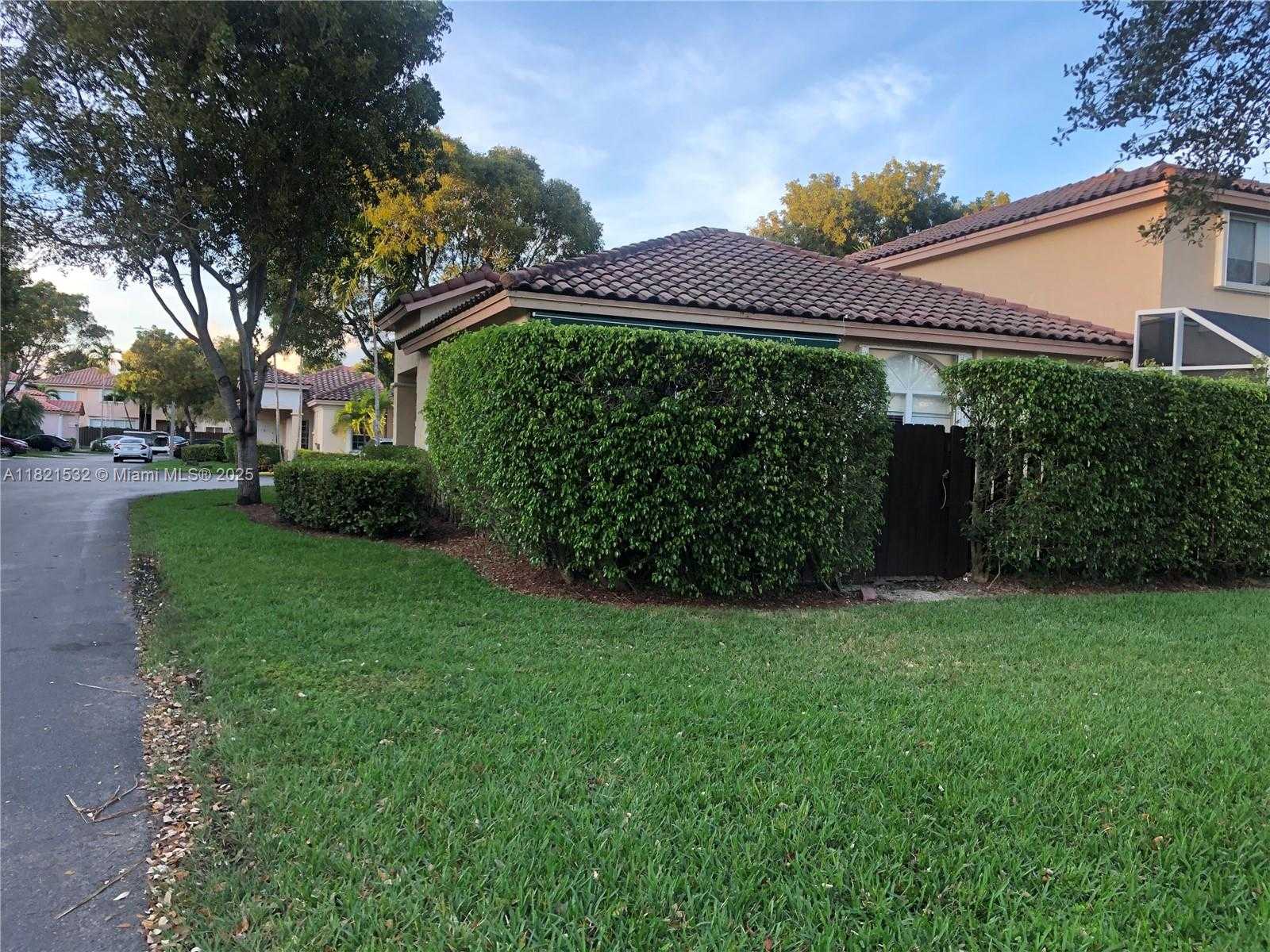 Small Image of 10932 NORTH WEST 69 ST, Doral Number 16