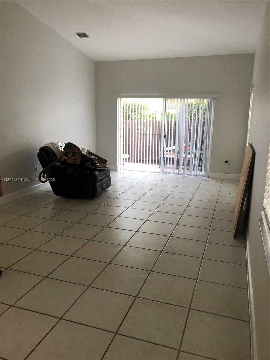 Small Image of 10932 NORTH WEST 69 ST, Doral Number 3